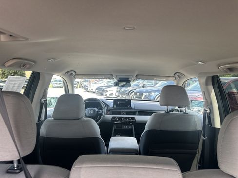 Used 2023 Honda Pilot LX image 3