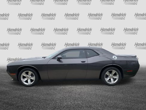 Used 2018 Dodge Challenger SXT image 7