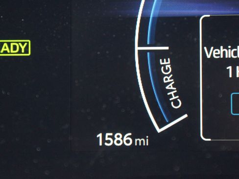 Used 2025 Toyota Camry LE w/ Convenience Package image 4