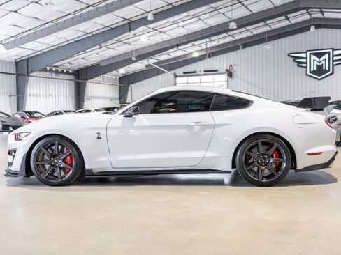Used 2021 Ford Mustang Shelby GT500 w/ Carbon Fiber Track Pack image 3