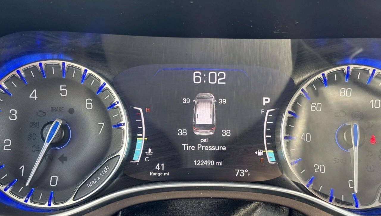 Used 2019 Chrysler Pacifica Touring-L Plus w/ Advanced Safetytec Group FWD image 36