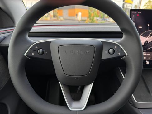 Used 2026 Tesla Model Y 2WD image 36