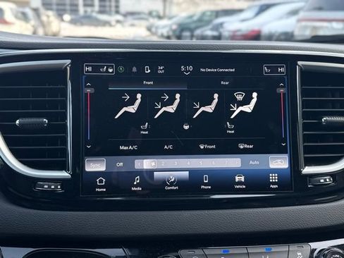 Certified 2024 Chrysler Pacifica Touring-L image 39