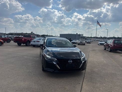 Certified 2025 Nissan Sentra SR FWD image 4