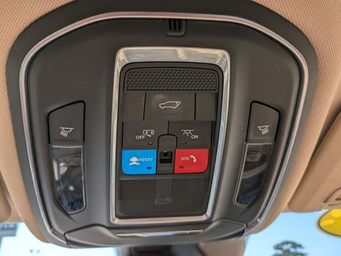 Used 2022 Jeep Grand Cherokee L Limited image 29