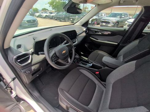 Used 2025 Chevrolet TrailBlazer LT AWD/4WD image 15