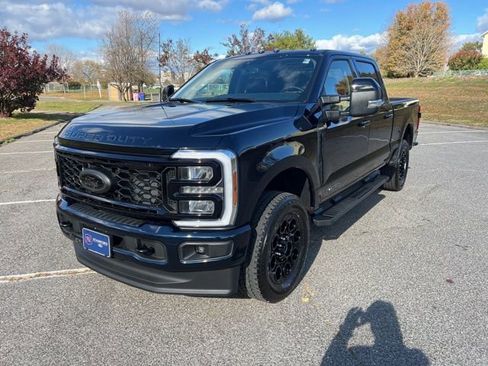 Used 2025 Ford F350 Lariat w/ Black Appearance Package image 4