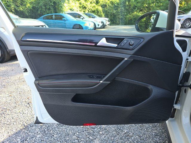 Used 2015 Volkswagen GTI SE FWD image 21