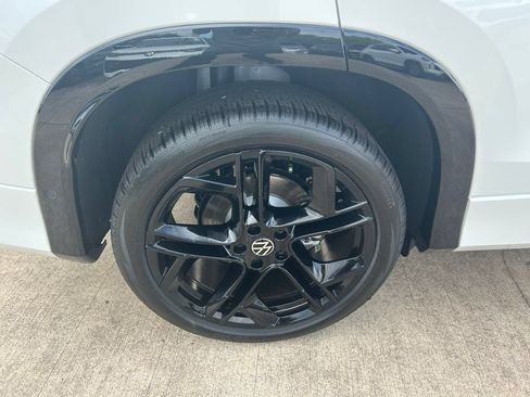 New 2026 Volkswagen Tiguan SE R-Line FWD image 25