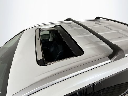 Certified 2022 Toyota Highlander XLE image 14