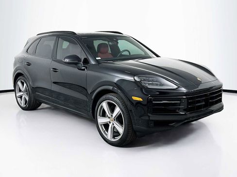 Certified 2025 Porsche Cayenne image 7