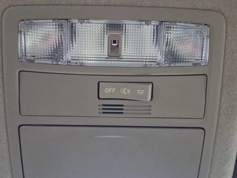 Used 2013 Toyota Highlander FWD image 19