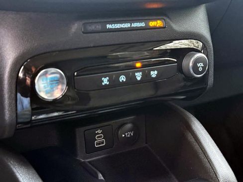 Used 2025 Ford Escape Platinum AWD/4WD image 22