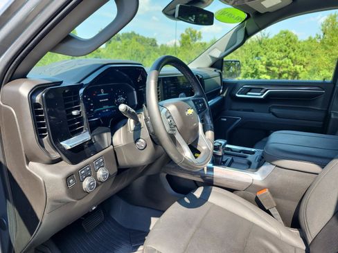 Used 2024 Chevrolet Silverado 1500 LTZ AWD/4WD image 15