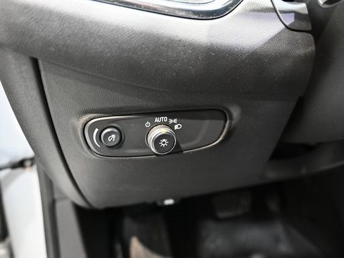 Used 2022 Chevrolet Equinox LT image 24