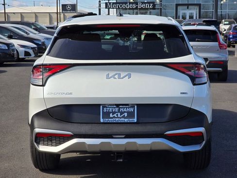 Used 2024 Kia Sportage LX AWD/4WD image 4