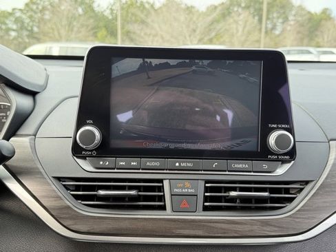 Used 2025 Nissan Altima 2.5 SV image 19