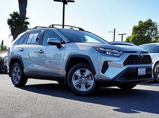 Used 2022 Toyota RAV4 XLE w/ Convenience Package FWD video 2