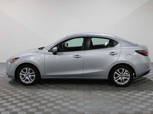 Used 2017 Toyota Yaris iA FWD image 3