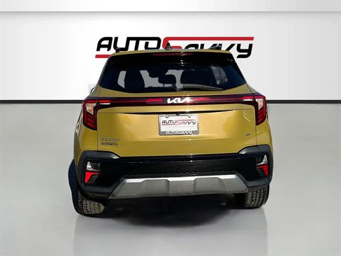 Used 2024 Kia Seltos SX w/ SX Sunroof Package image 6