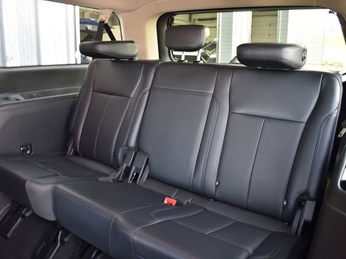 Used 2023 Ford Expedition Max XLT AWD/4WD image 7