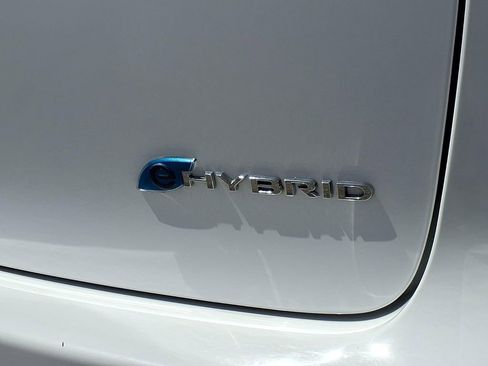 Used 2024 Chrysler Pacifica Select FWD image 9