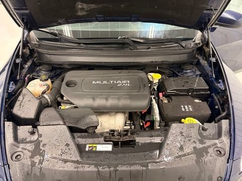 Used 2016 Jeep Cherokee Latitude AWD/4WD image 17