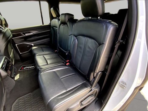 Used 2024 Jeep Wagoneer Series II w/ Flexible Seating Group RWD image 20