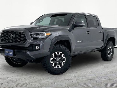 Used 2022 Toyota Tacoma TRD Off-Road w/ TRD Premium Off Road Package image 3