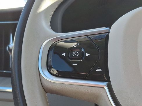 Certified 2023 Volvo XC60 B5 Plus w/ Climate Package image 23