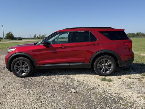 Used 2023 Ford Explorer XLT w/ Equipment Group 202A AWD/4WD image 12