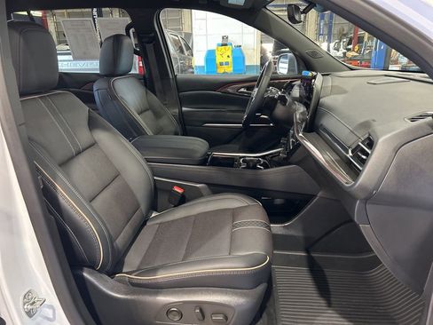 Used 2025 Chevrolet Traverse High Country AWD/4WD image 45
