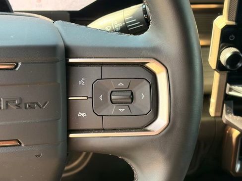 Used 2025 GMC Hummer EV 2X AWD/4WD image 18