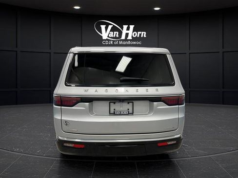 Used 2023 Jeep Wagoneer Series III w/ Preferred Equipment Group AWD/4WD image 4