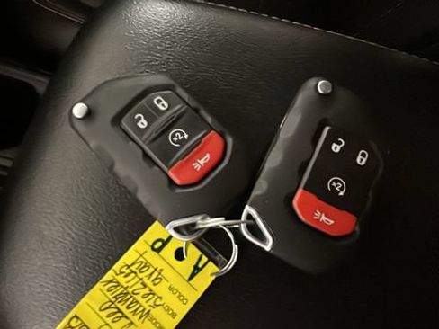 Used 2023 Jeep Wrangler Unlimited Sahara w/ Cold Weather Group AWD/4WD image 20