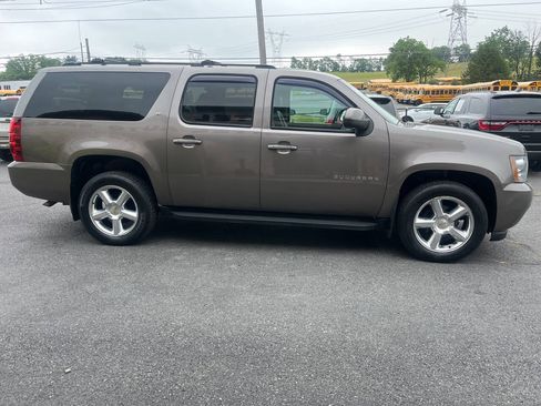 Used 2011 Chevrolet Suburban LT AWD/4WD image 5