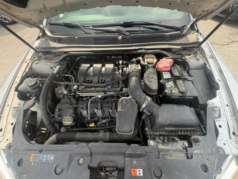 Used 2015 Ford Taurus SEL FWD image 29