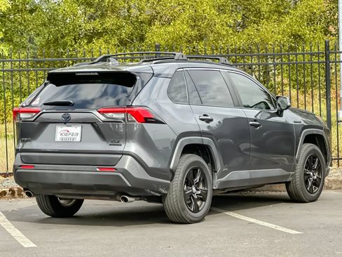 Used 2019 Toyota RAV4 XLE w/ Convenience Package AWD/4WD image 3