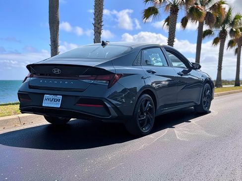 Certified 2026 Hyundai Elantra Sport FWD image 5