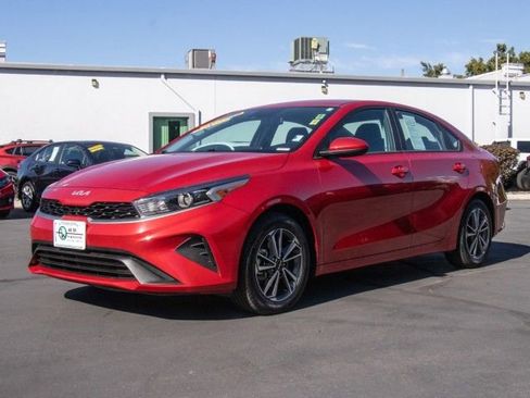 Used 2023 Kia Forte LXS image 3