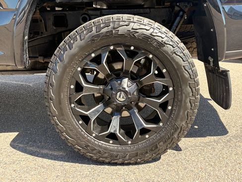 Used 2018 Ford F150 Lariat w/ Equipment Group 502A Luxury AWD/4WD image 9