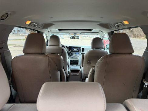 Used 2015 Toyota Sienna XLE image 24