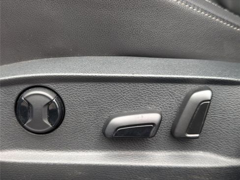 Used 2016 Volkswagen Golf R 4-Door image 19