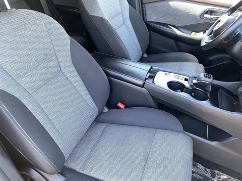 Used 2023 Nissan Rogue SV FWD image 11
