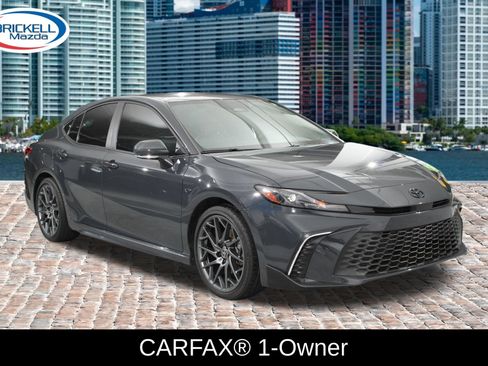 Used 2025 Toyota Camry SE FWD image 1