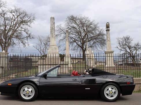 Used 1989 Ferrari Mondial T Cabriolet RWD image 16
