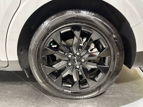 Used 2024 Kia Carnival SX Prestige FWD image 18