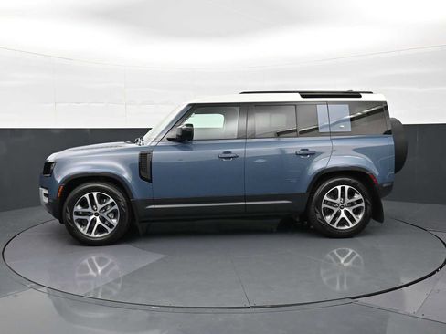 Used 2022 Land Rover Defender 110 SE AWD/4WD image 2