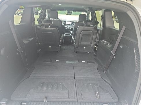 Used 2025 Chrysler Pacifica Select FWD image 12