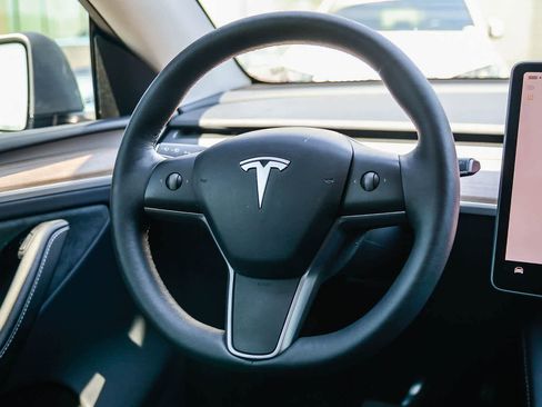 Used 2024 Tesla Model Y Long Range image 15